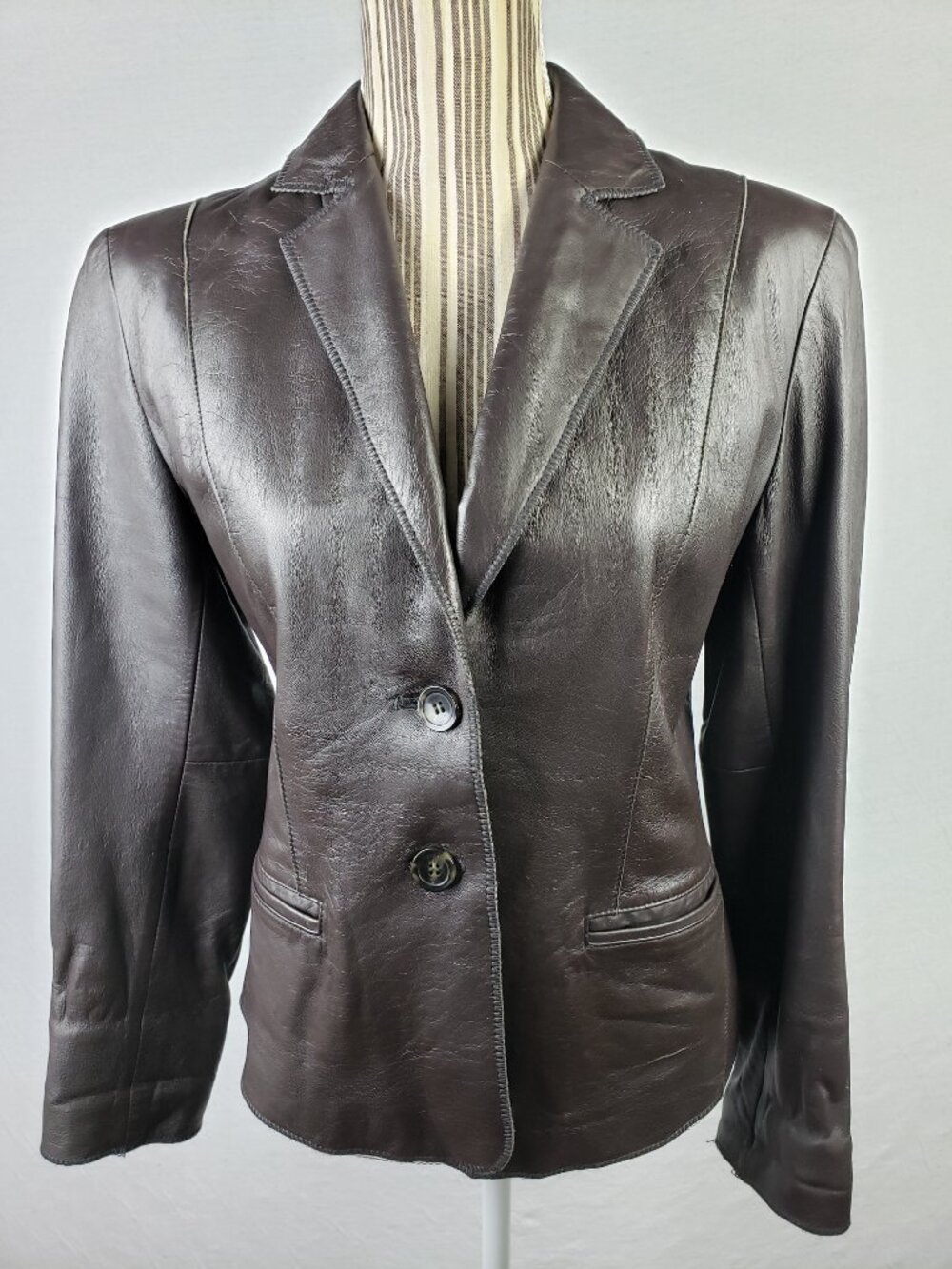 Vintage Jones New York 100% Leather Blazer Jacket Brown size 6 Tailored Classic